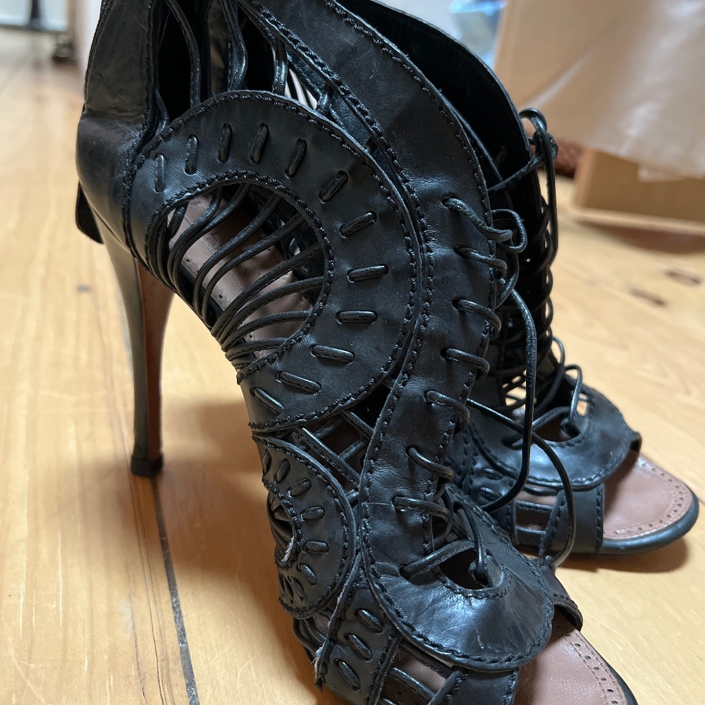 Amazing Alaia heels